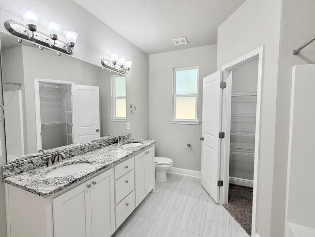 Foto del edificio - Modern 2-Bedroom Home