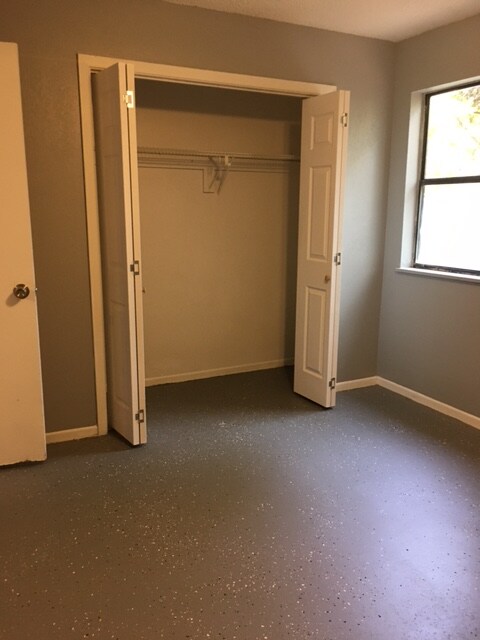 Foto del edificio - 1901 E Johnson Ave