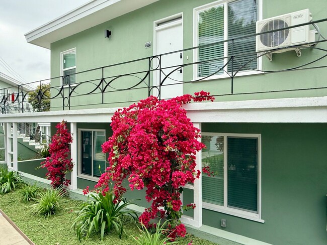 Foto del edificio - 10340-10360 Bellwood Ave