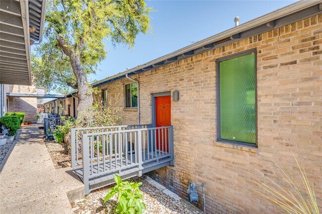 Building Photo - 1100 Azie Morton Rd