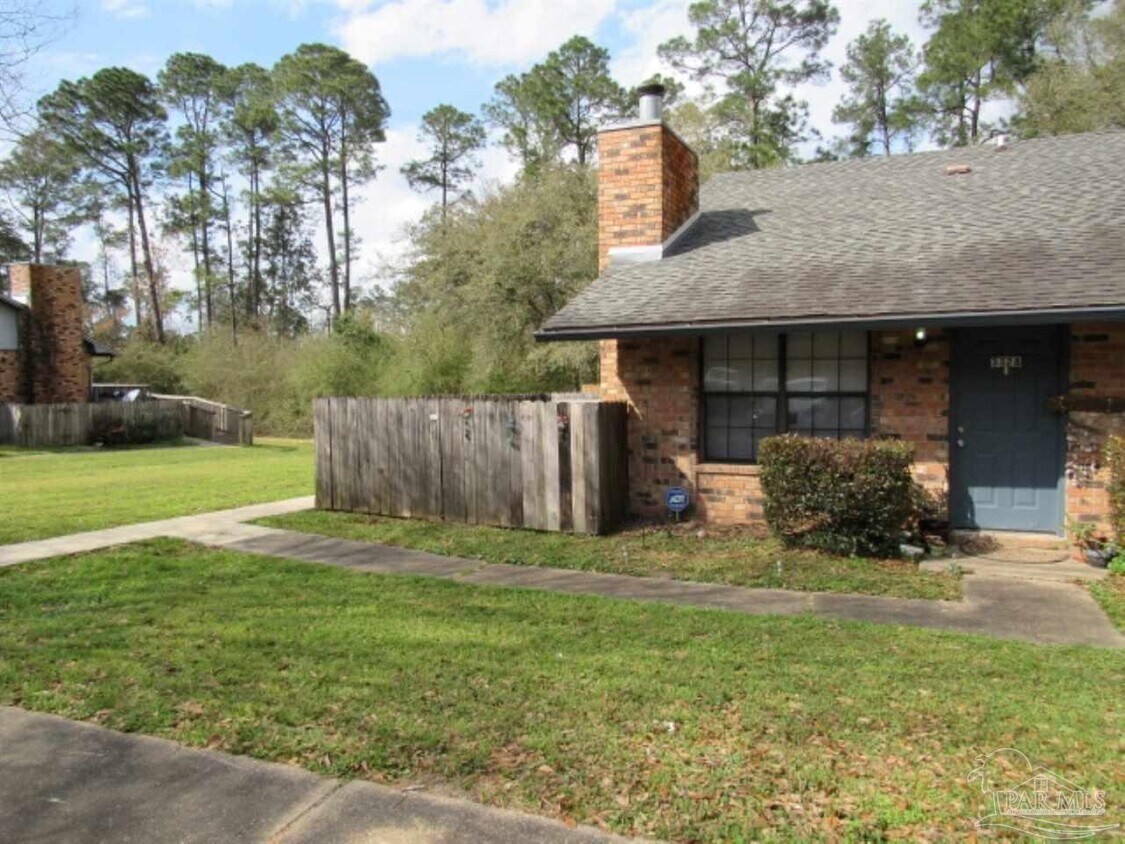 Primary Photo - 3330 Pine Forest Rd