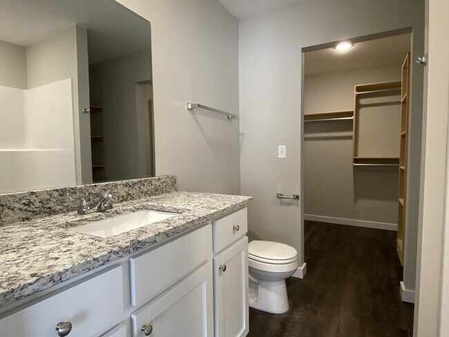 Building Photo - 592 E Martens Ct.