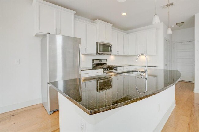 Foto del edificio - 5915 Swayden Ln