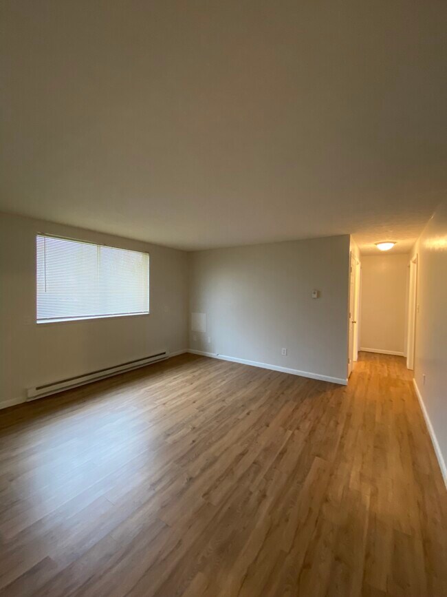Building Photo - 2095 Hubbard Rd