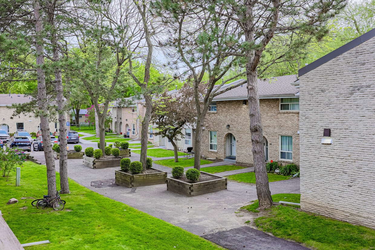 Primary Photo - Creekside Townhomes