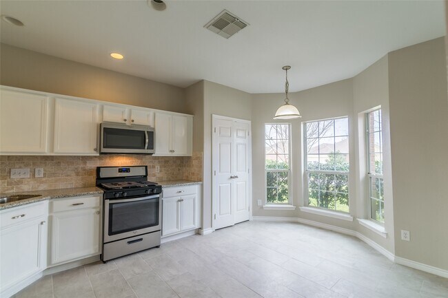 Foto del edificio - 2209 Highland Crossing Dr