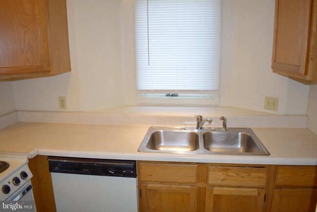 Building Photo - 945 Orchard Dr