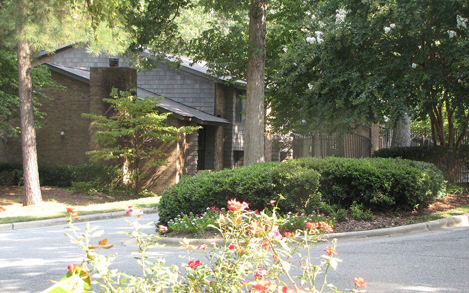 Yester Oaks Apartments Rentals Greensboro, NC