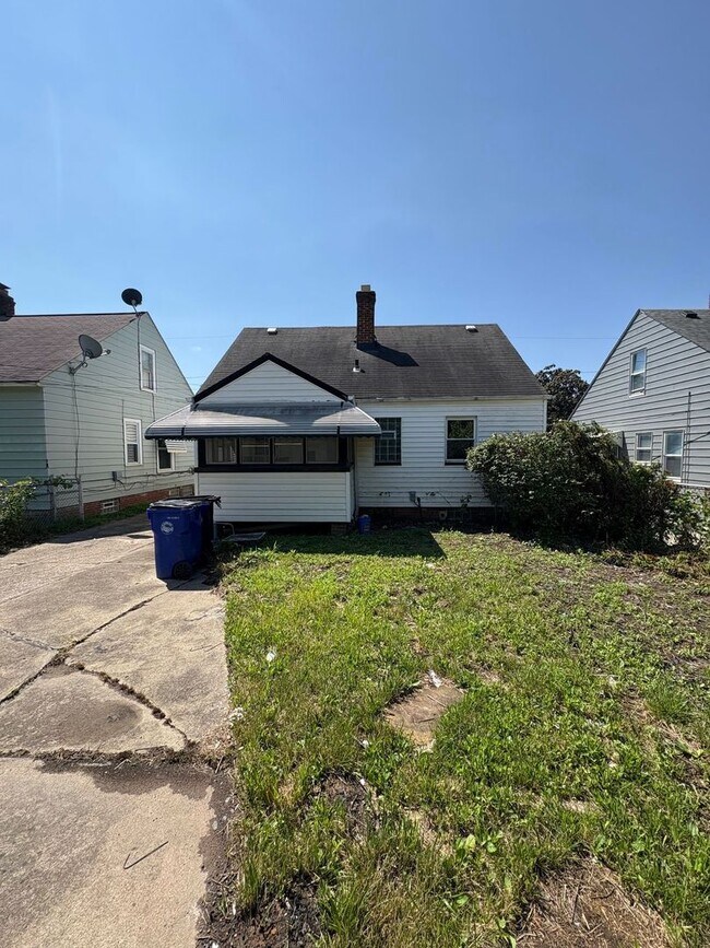 Building Photo - For Rent – 4 Bed / 2 Bath – $1,495 – Secti...