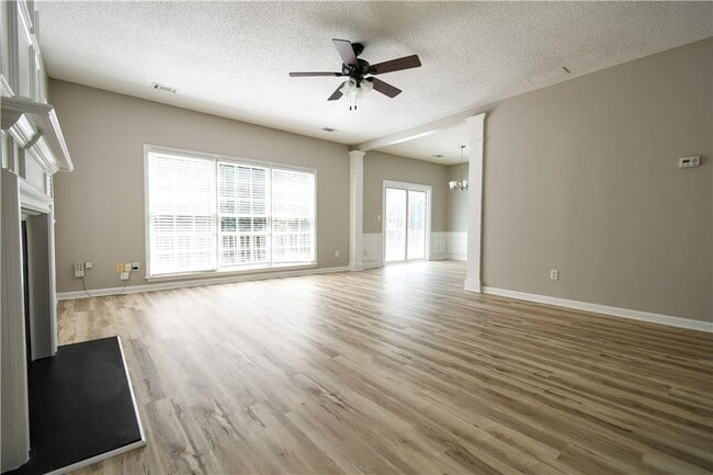 Building Photo - 340 Avebury Ct