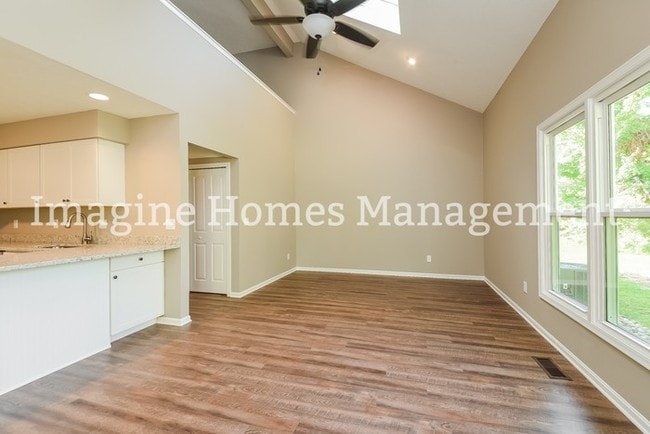 Building Photo - Newly Remodeled 2 Bedroom Duplex in Twinsburg