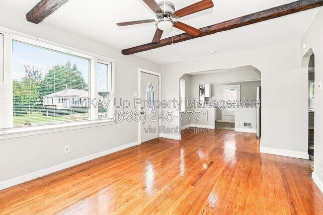 Foto del edificio - 10175 Cloverdale Dr