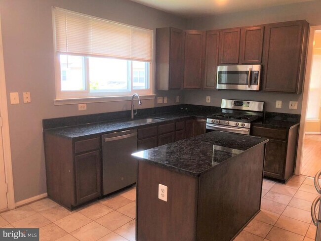 Building Photo - 46902 Wesleyan Ct