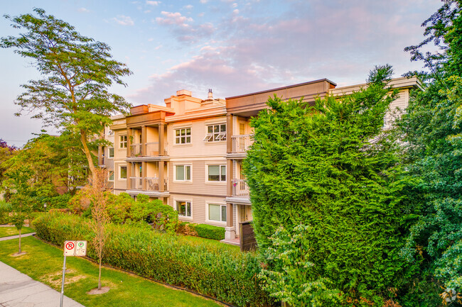 Building Photo - Kitsilano Shores