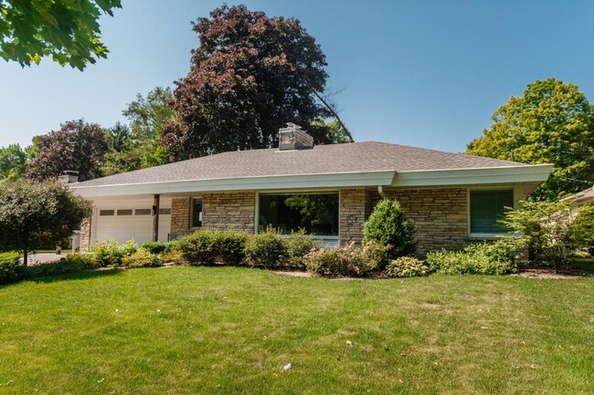 Building Photo - 5047 W Jackson Park Dr