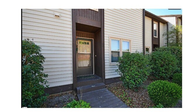Foto del edificio - Charming 2-bedroom, 2.5-bathroom townhouse...