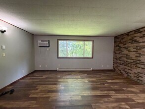 Building Photo - 515 E Park Ave
