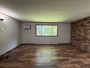 Building Photo - 515 E Park Ave
