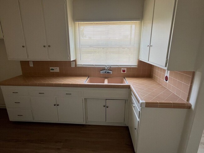 Foto del edificio - Three bedroom house in Lakewood ready for ...