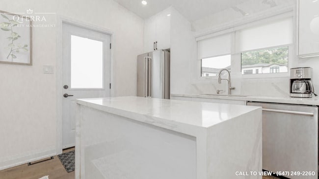 Building Photo - 523 Pinegrove Rd