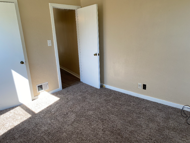 Foto del edificio - 458 3rd St NE