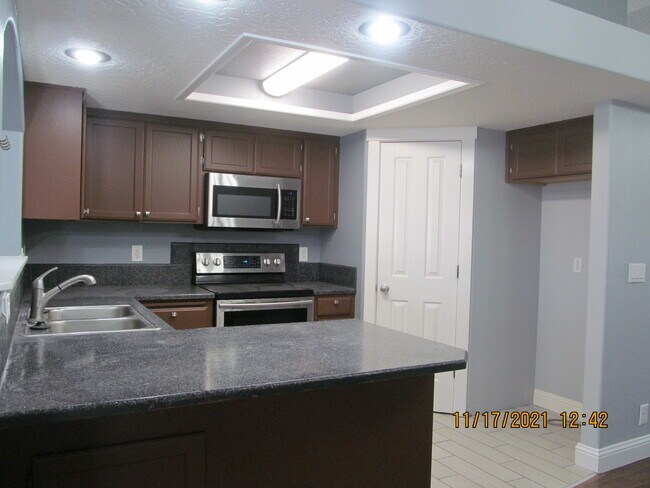 Building Photo - 2107 Lambert Dr