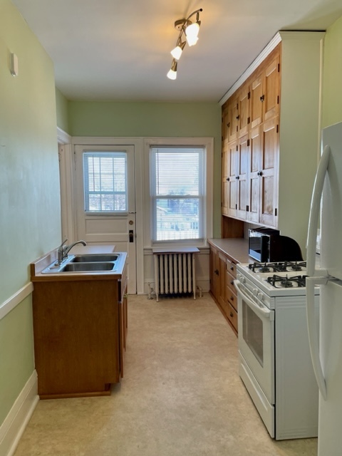 Kitchen - 2539 Quincy St NE