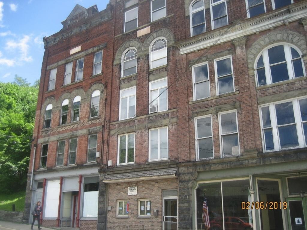 Primary Photo - 216 E Main St