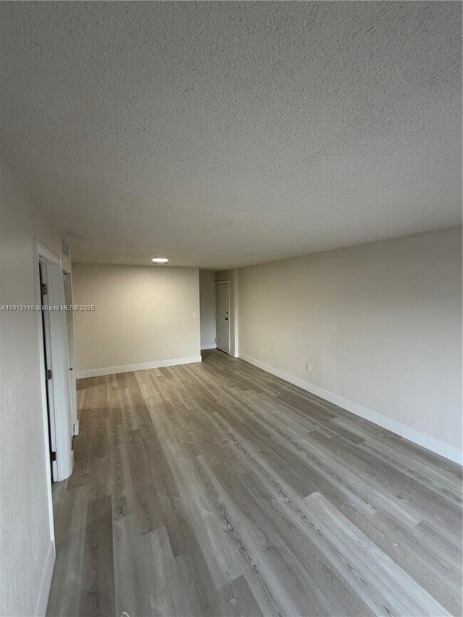 Foto del edificio - 444 SW 4th St