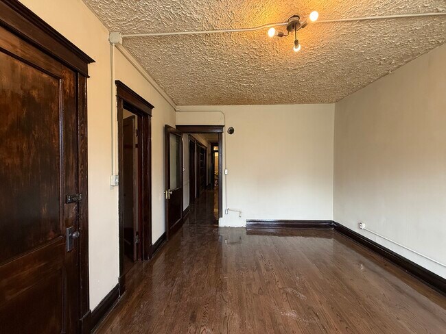 Foto del edificio - 4222 W Cullerton St
