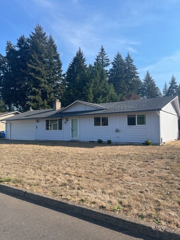 Foto principal - !!!COMING SOON!!! Three Bedroom Ranch in O...
