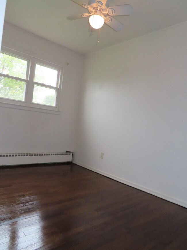 2904 Moravian Ave, Allentown, PA 18103 House for Rent in