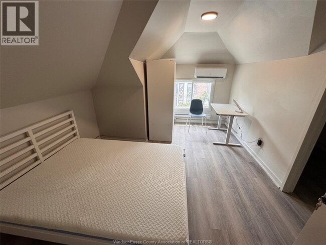 Building Photo - 1654 Martindale St