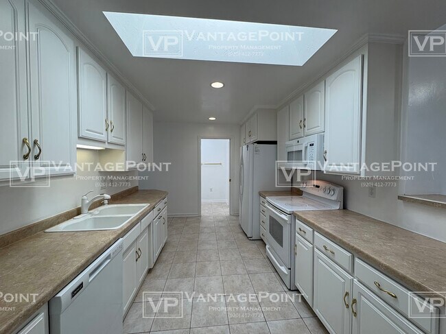 Building Photo - 1684 Twin Lakes Cir