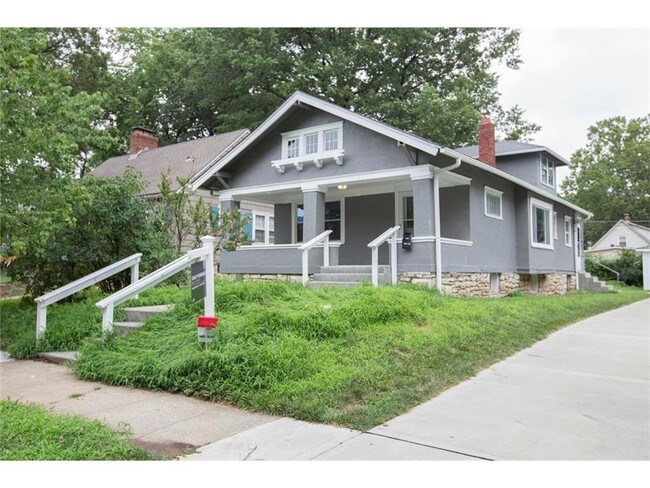 Foto del edificio - 5919 Kenwood Ave