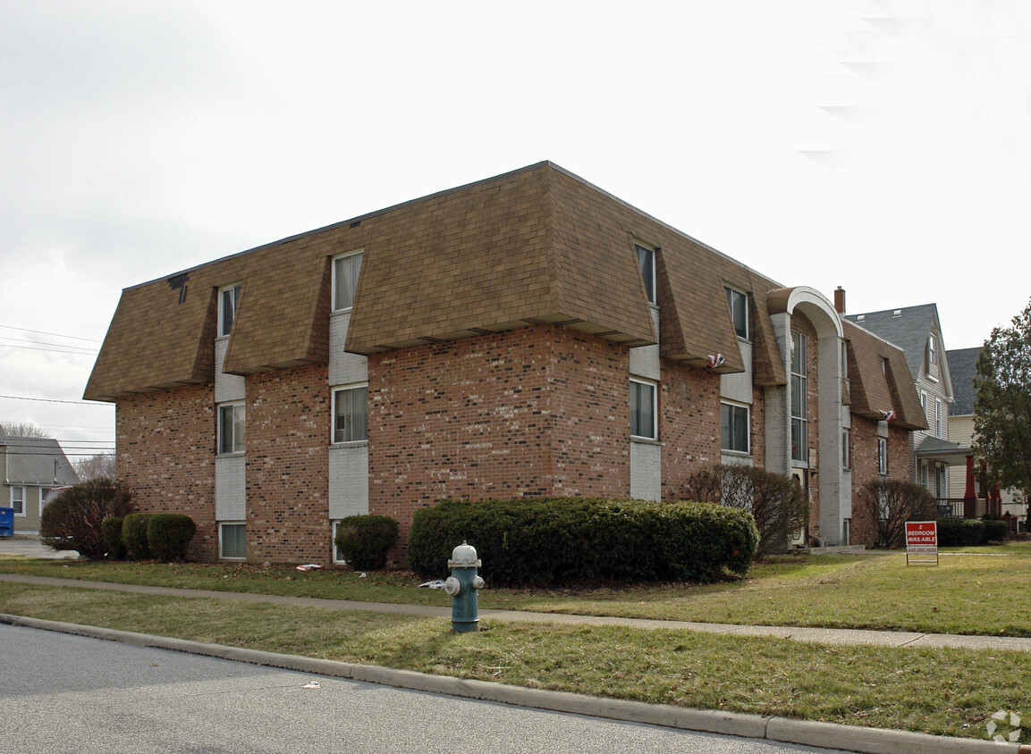 Building Photo - 960 E Erie Ave