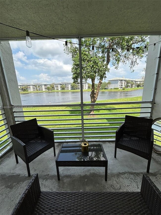 Building Photo - 9430 Poinciana Pl