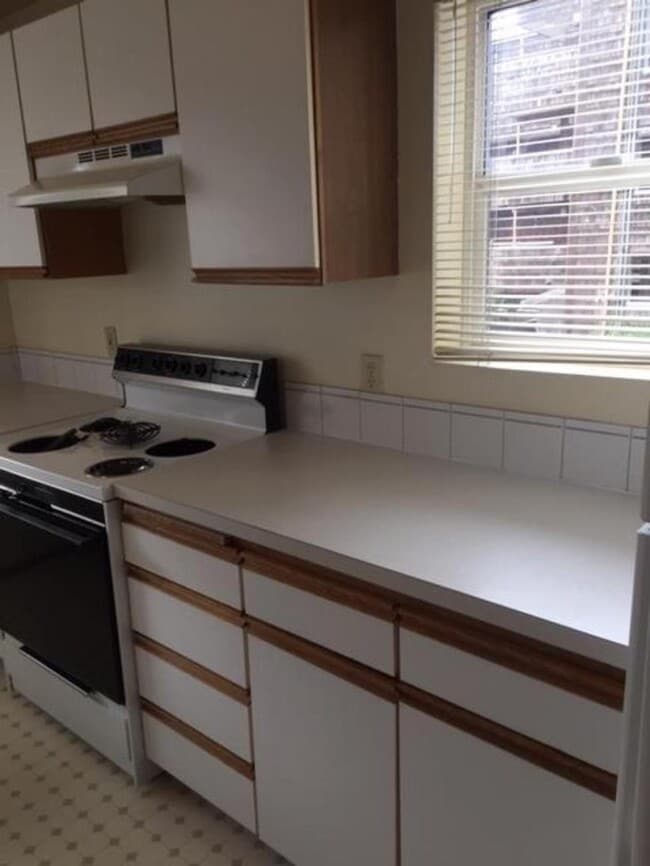 Building Photo - 1 bedroom in Seattle WA 98116