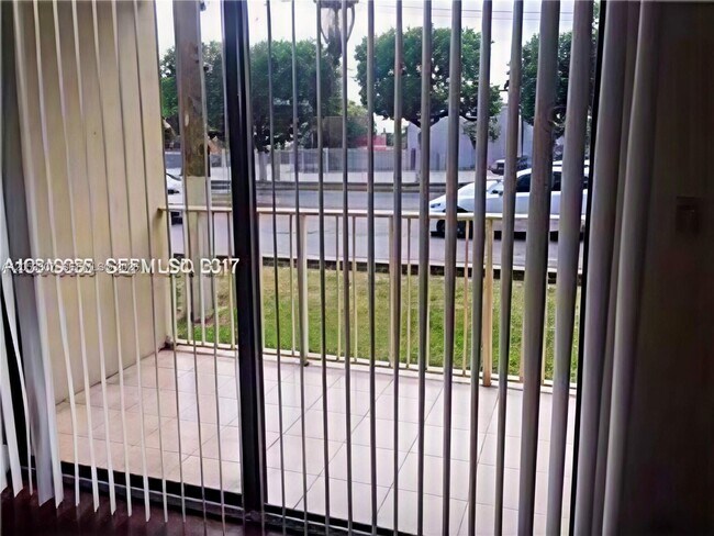 Foto del edificio - 8185 NW 7th St