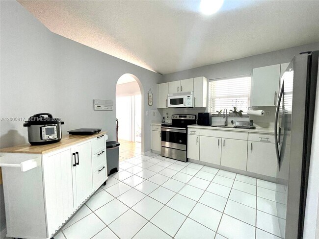 Foto del edificio - 9929 NW 29th Terrace