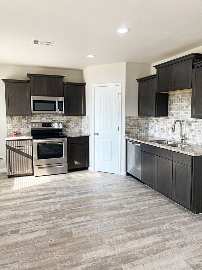 Foto del edificio - 380 Bower Rd