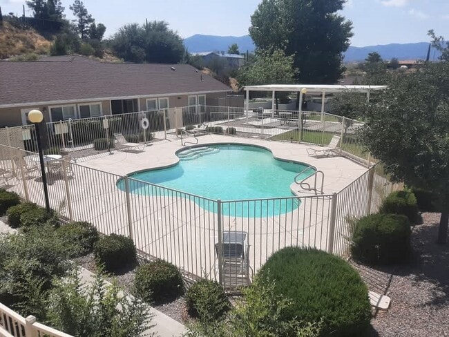 Building Photo - 1039 E Saguaro Dr