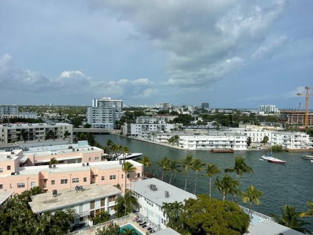 Foto del edificio - 900 Bay Dr