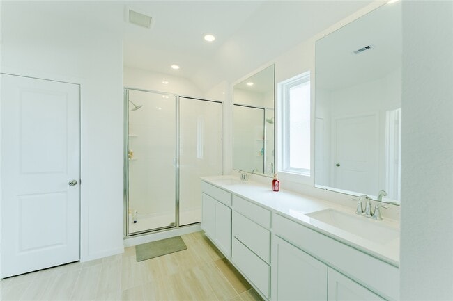 Building Photo - 6731 Iron Clover Dr