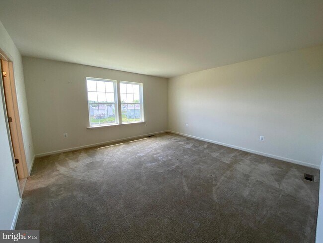 Building Photo - 128 Savannah Way