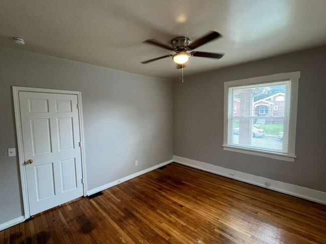 Building Photo - "Charming 2-Bedroom Retreat with Wood Floors with Basement!"