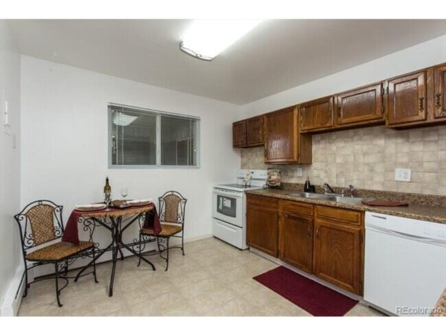 Foto del edificio - Charming 2-Bedroom Condo in Green Gables