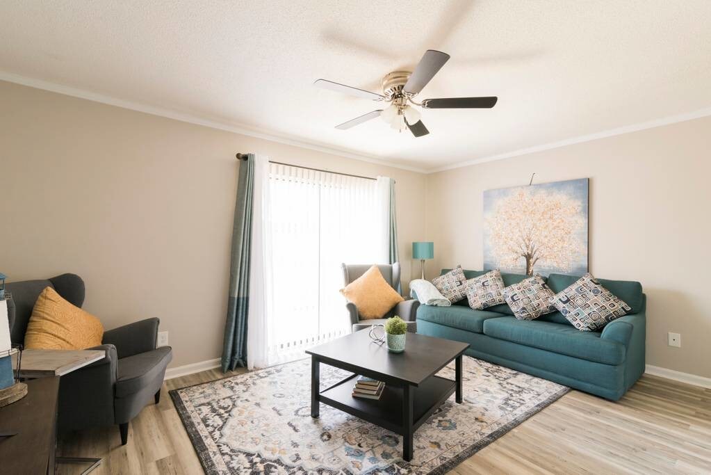 Living Room - 1445 Riverview Rd