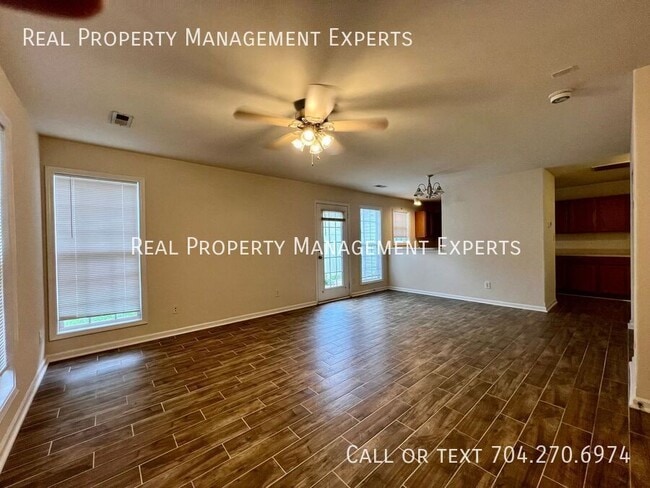 Building Photo - 9615 Littleleaf Dr