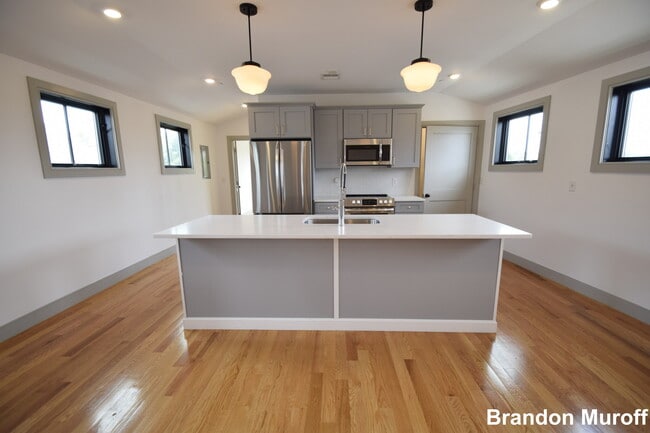 Building Photo - 15 Maywood St